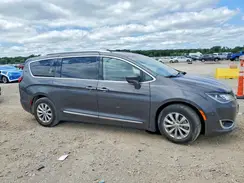 2C4RC1BG4KR603735 2019 CHRYSLER PACIFICA