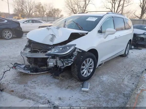 2C4RC1BG4KR625721 2019 CHRYSLER PACIFICA - Image 2