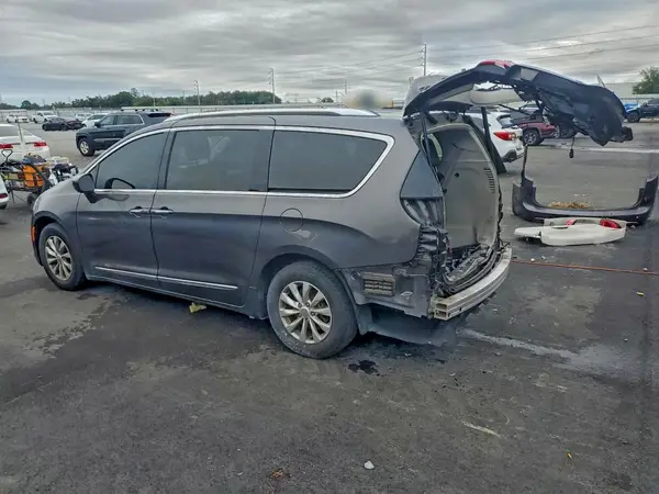 2C4RC1BG4KR626710 2019 CHRYSLER PACIFICA - Image 2