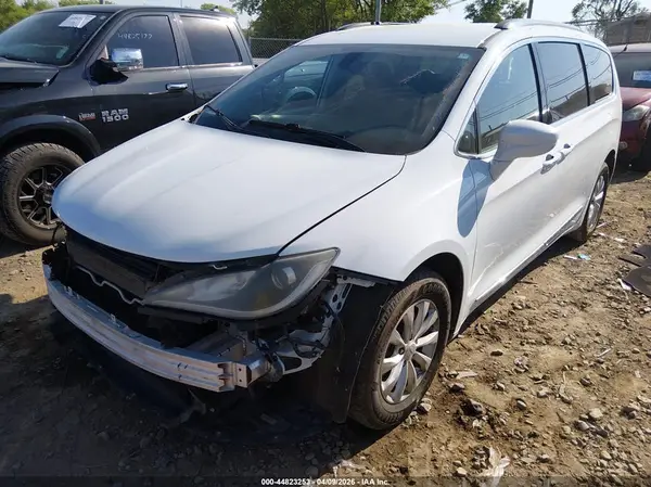 2C4RC1BG4KR650621 2019 CHRYSLER PACIFICA - Image 2