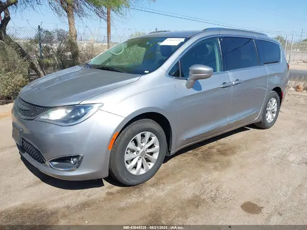 2C4RC1BG4KR685742 2019 CHRYSLER PACIFICA - Image 2