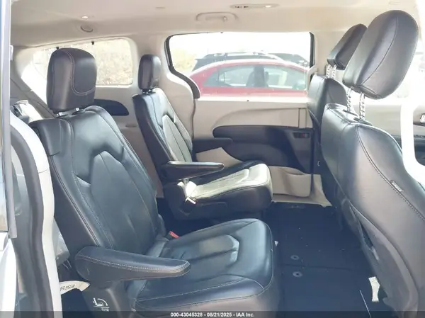 2C4RC1BG4KR685742 2019 CHRYSLER PACIFICA - Image 8