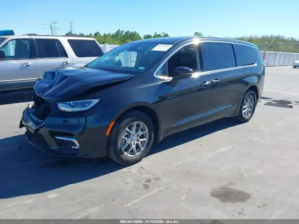 2C4RC1BG4PR502475 2023 CHRYSLER PACIFICA - Image 2
