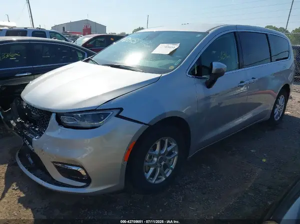 2C4RC1BG4PR516585 2023 CHRYSLER PACIFICA - Image 2