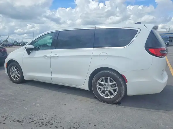 2C4RC1BG4PR529062 2023 CHRYSLER PACIFICA - Image 2