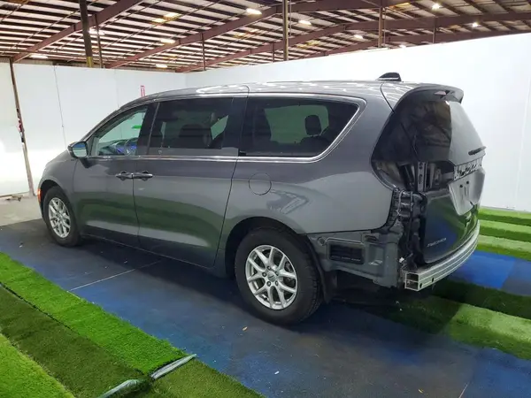 2C4RC1BG4PR550171 2023 CHRYSLER PACIFICA - Image 2