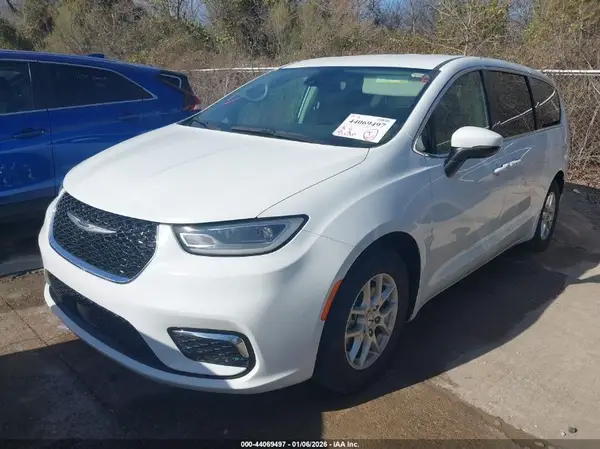 2C4RC1BG4PR560702 2023 CHRYSLER PACIFICA - Image 2