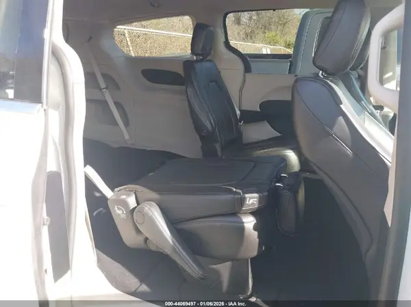 2C4RC1BG4PR560702 2023 CHRYSLER PACIFICA - Image 8
