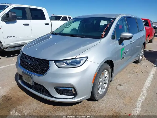 2C4RC1BG4PR560943 2023 CHRYSLER PACIFICA - Image 2