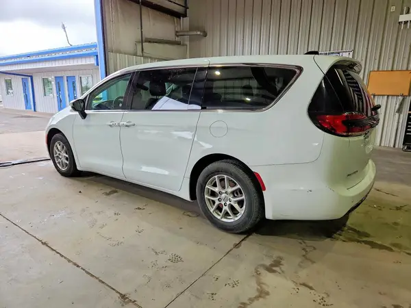 2C4RC1BG4PR580741 2023 CHRYSLER PACIFICA - Image 2