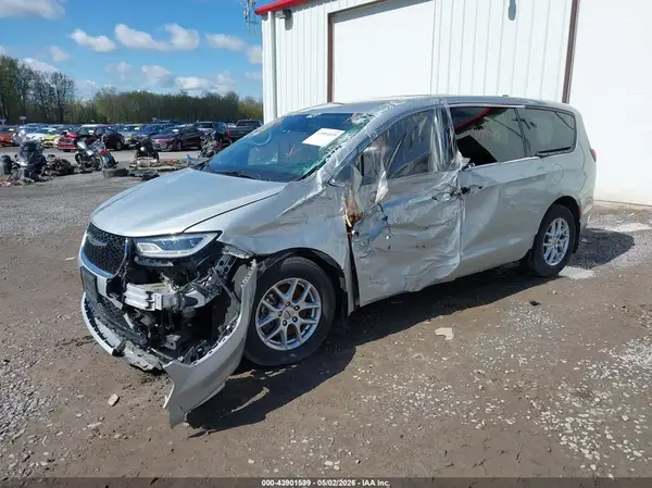 2C4RC1BG4PR590122 2023 CHRYSLER PACIFICA - Image 2