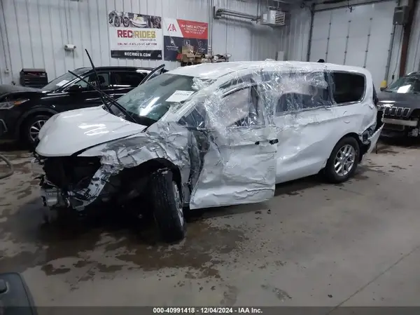 2C4RC1BG4RR116092 2024 CHRYSLER PACIFICA - Image 2