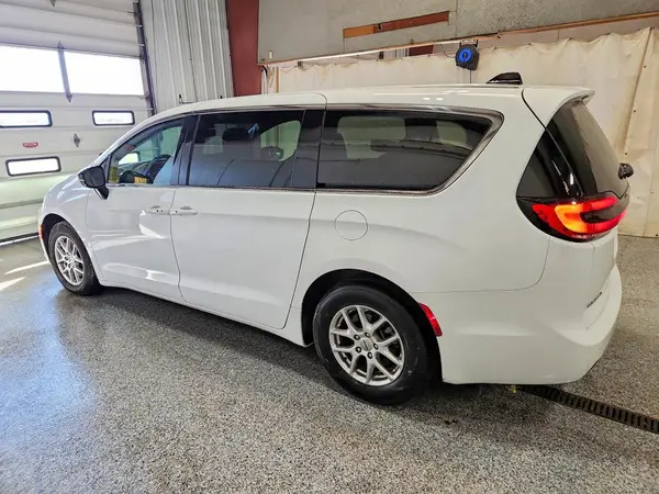 2C4RC1BG4SR560966 2025 CHRYSLER PACIFICA - Image 2