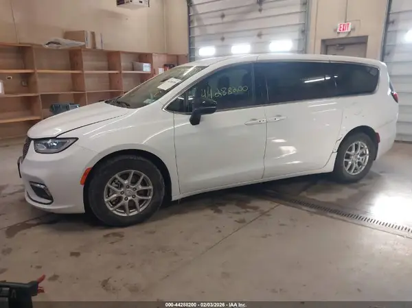 2C4RC1BG4SR562166 2025 CHRYSLER PACIFICA - Image 2