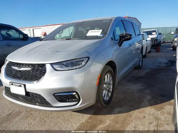 2C4RC1BG4TR174629 2026 CHRYSLER PACIFICA - Image 2