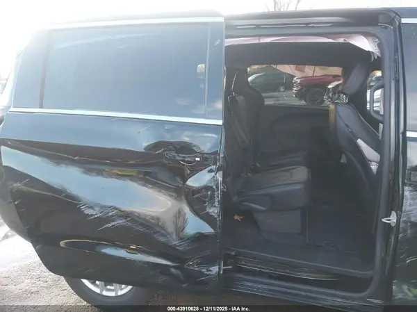 2C4RC1BG4TR201022 2026 CHRYSLER PACIFICA - Image 8