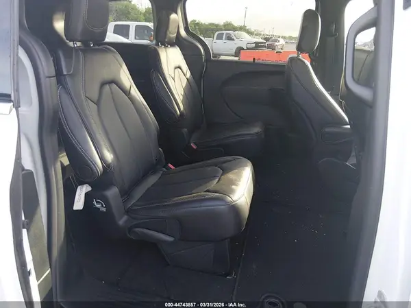 2C4RC1BG4TR204230 2026 CHRYSLER PACIFICA - Image 8