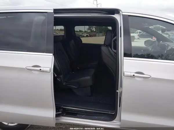 2C4RC1BG4TR268395 2026 CHRYSLER PACIFICA - Image 8