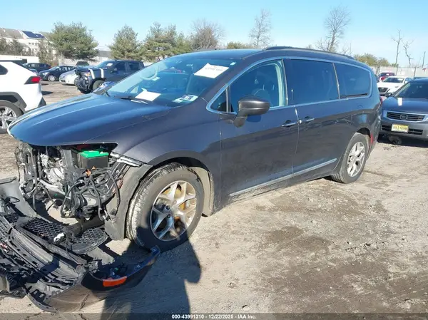 2C4RC1BG5HR501322 2017 CHRYSLER PACIFICA - Image 2