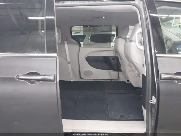 2C4RC1BG5HR503605 2017 CHRYSLER PACIFICA - Image 8