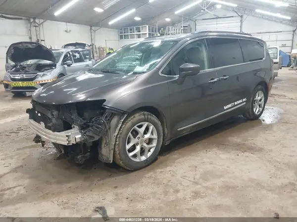 2C4RC1BG5HR506620 2017 CHRYSLER PACIFICA - Image 2