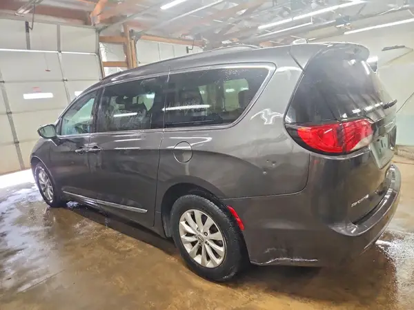 2C4RC1BG5HR506682 2017 CHRYSLER PACIFICA - Image 2