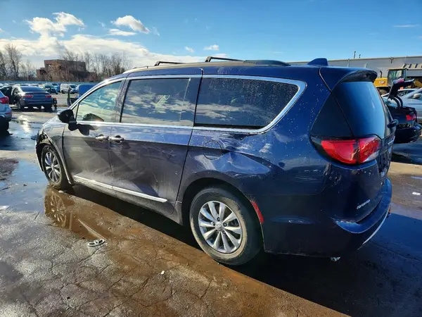 2C4RC1BG5HR514605 2017 CHRYSLER PACIFICA - Image 2