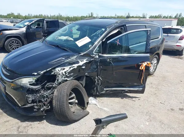 2C4RC1BG5HR516399 2017 CHRYSLER PACIFICA - Image 2