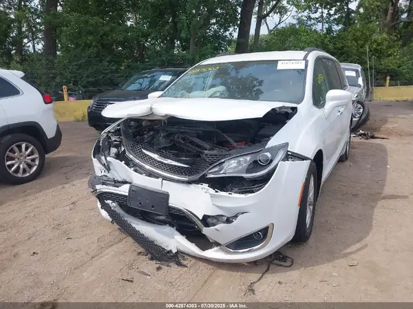 2C4RC1BG5HR523532 2017 CHRYSLER PACIFICA - Image 2