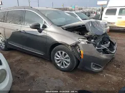 2C4RC1BG5HR527158 2017 CHRYSLER PACIFICA