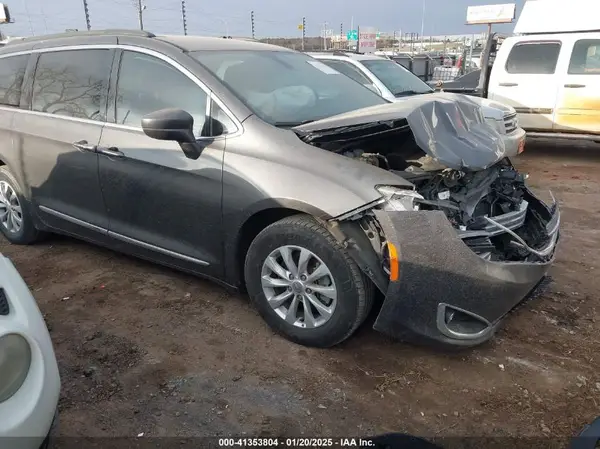 2C4RC1BG5HR527158 2017 CHRYSLER PACIFICA - Image 1