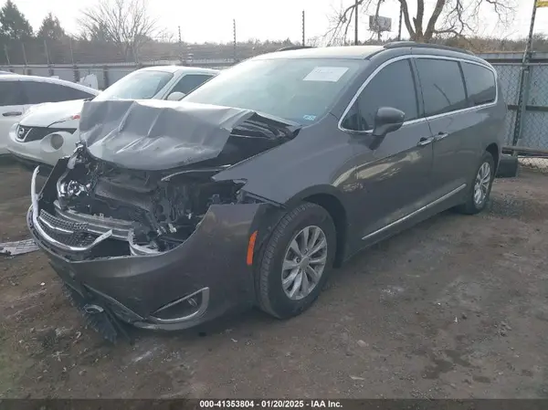 2C4RC1BG5HR527158 2017 CHRYSLER PACIFICA - Image 2