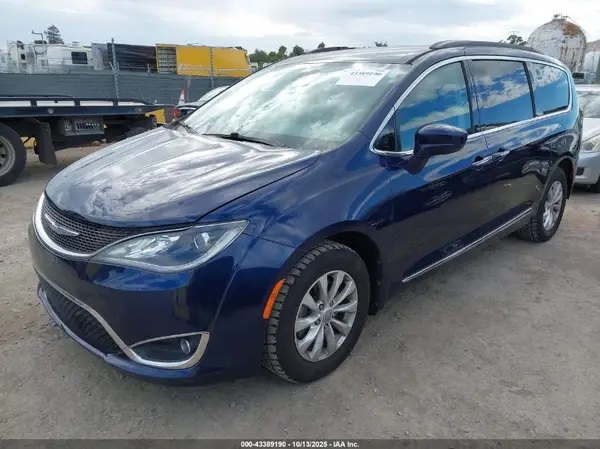 2C4RC1BG5HR527192 2017 CHRYSLER PACIFICA - Image 2