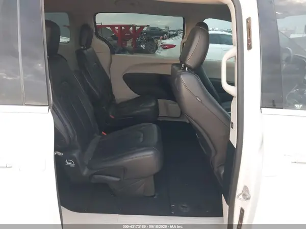 2C4RC1BG5HR527712 2017 CHRYSLER PACIFICA - Image 8