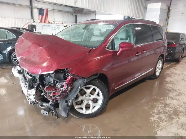 2C4RC1BG5HR528827 2017 CHRYSLER PACIFICA - Image 2