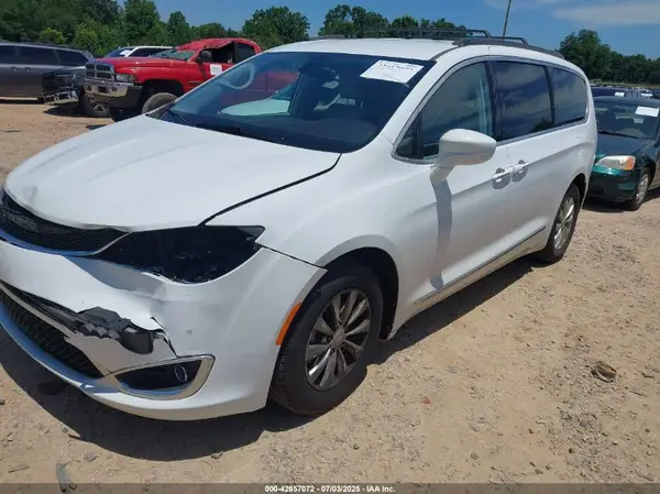 2C4RC1BG5HR533946 2017 CHRYSLER PACIFICA - Image 2