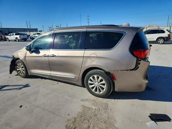 2C4RC1BG5HR534921 2017 CHRYSLER PACIFICA - Image 2