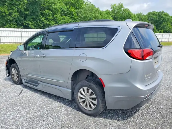 2C4RC1BG5HR535650 2017 CHRYSLER PACIFICA - Image 2