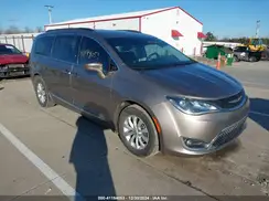 2C4RC1BG5HR537169 2017 CHRYSLER PACIFICA