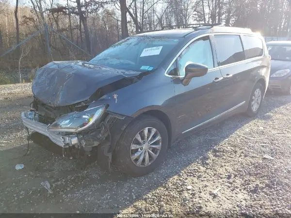 2C4RC1BG5HR543005 2017 CHRYSLER PACIFICA - Image 2