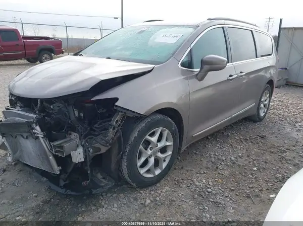 2C4RC1BG5HR561214 2017 CHRYSLER PACIFICA - Image 2