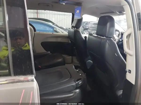 2C4RC1BG5HR565540 2017 CHRYSLER PACIFICA - Image 8
