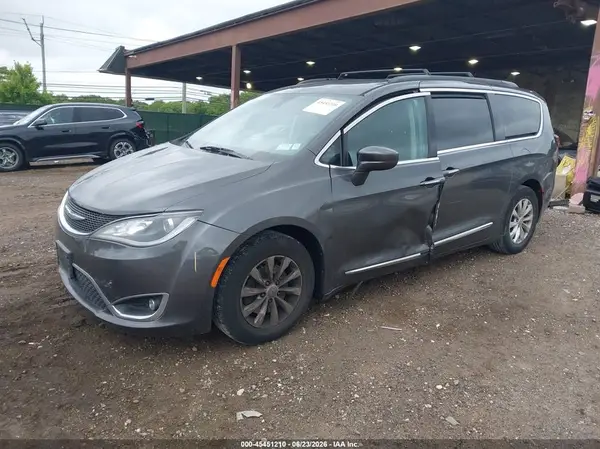 2C4RC1BG5HR569460 2017 CHRYSLER PACIFICA - Image 2