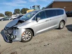 2C4RC1BG5HR569667 2017 CHRYSLER PACIFICA