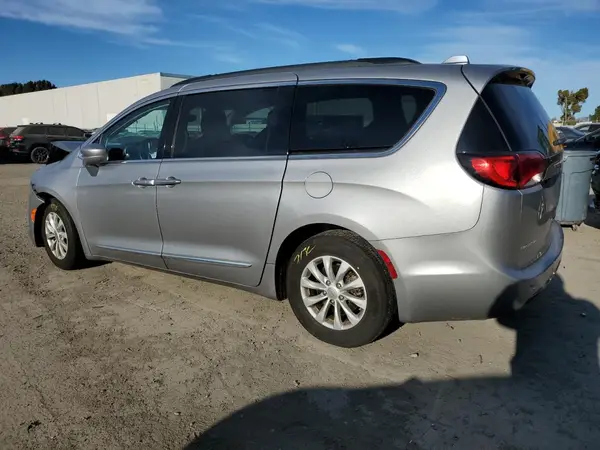 2C4RC1BG5HR569667 2017 CHRYSLER PACIFICA - Image 2