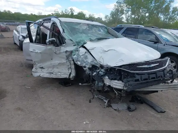 2C4RC1BG5HR571659 2017 CHRYSLER PACIFICA - Image 1