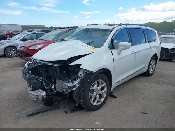 2C4RC1BG5HR571659 2017 CHRYSLER PACIFICA - Image 2