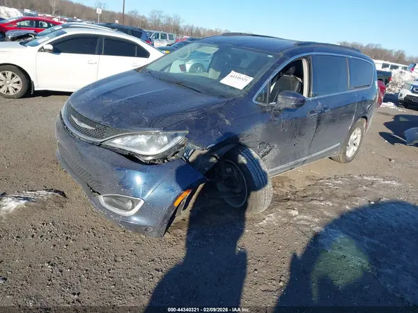 2C4RC1BG5HR571841 2017 CHRYSLER PACIFICA - Image 2