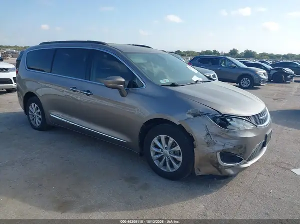 2C4RC1BG5HR576084 2017 CHRYSLER PACIFICA - Image 1