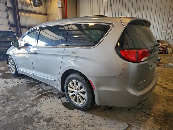2C4RC1BG5HR592625 2017 CHRYSLER PACIFICA - Image 2